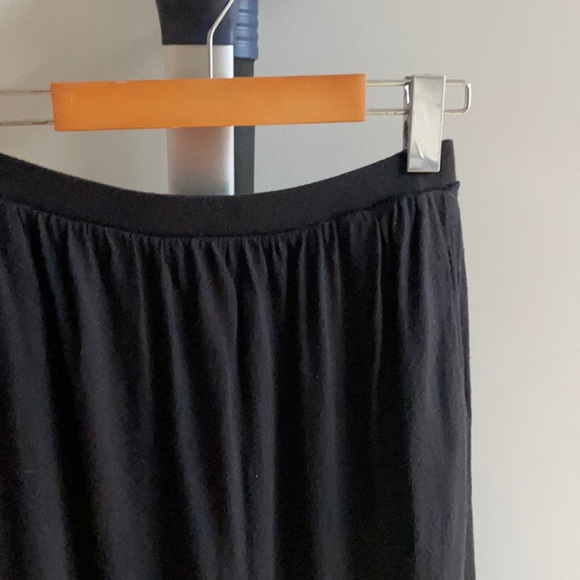 Black maxi skirt - Picture 2 of 3